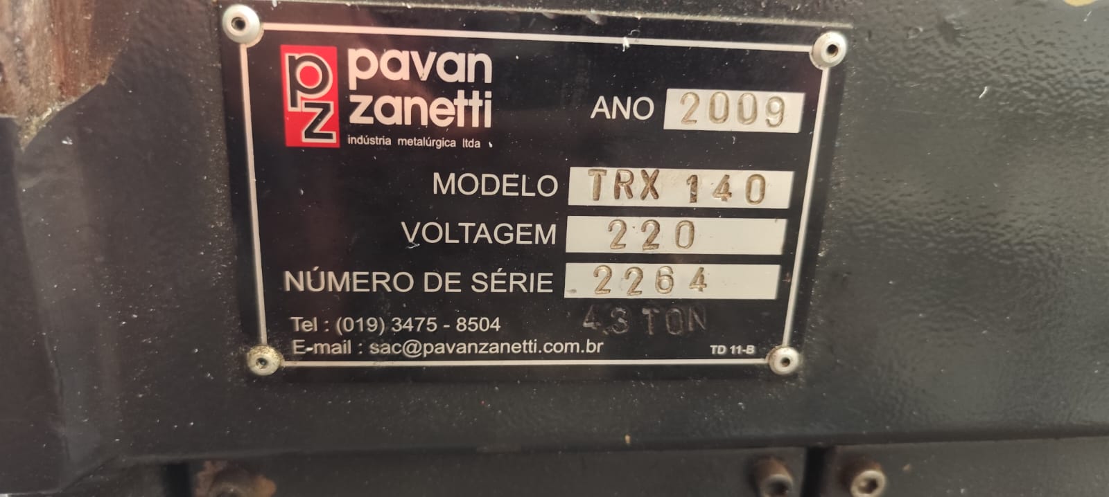Injetora Pavan 140 ton